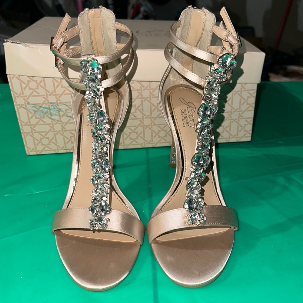 Jewel Badgley Mischka